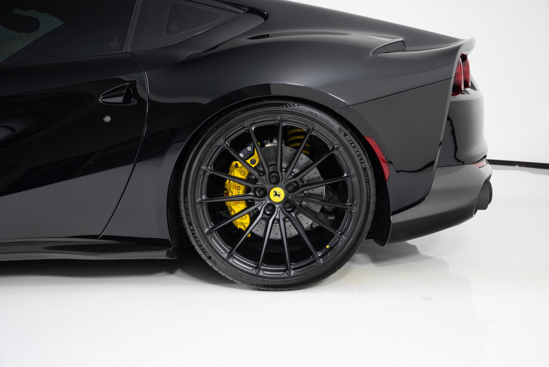 Used 2019 Ferrari 812 Superfast RWD image 10