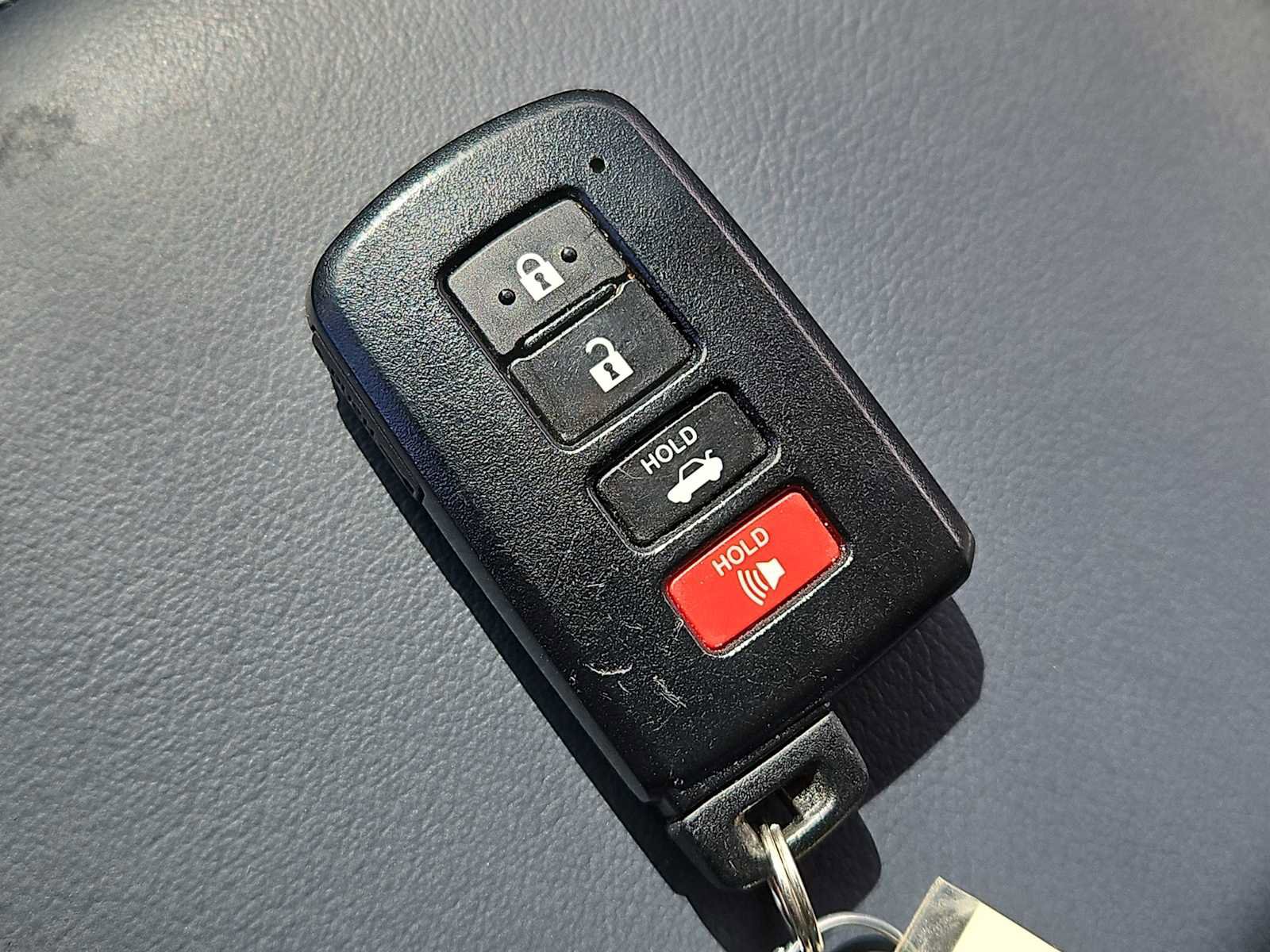 Used 2014 Toyota Avalon Limited image 36