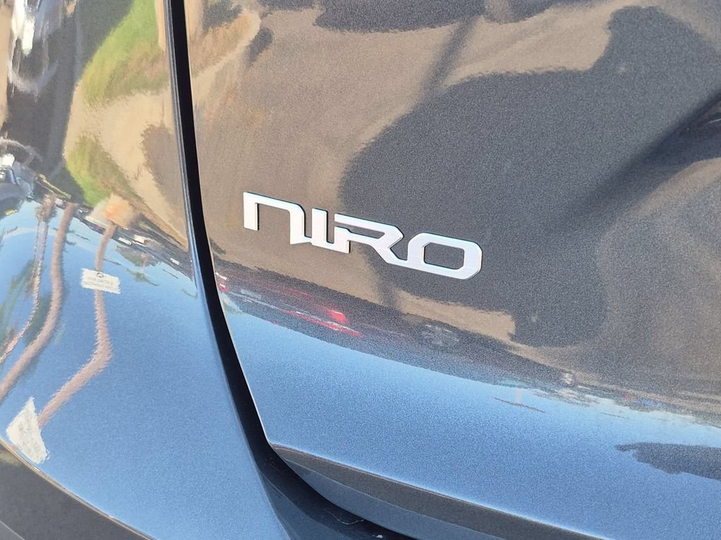 Certified 2025 Kia Niro EX FWD image 32