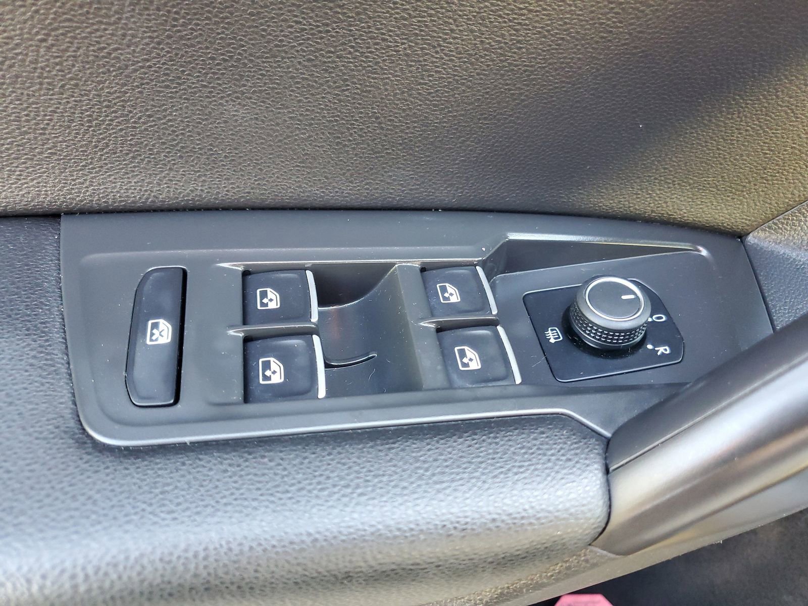 Used 2021 Volkswagen Tiguan SE R-Line image 19