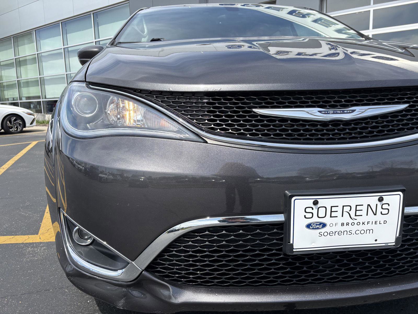 Used 2018 Chrysler Pacifica Touring-L Plus image 24