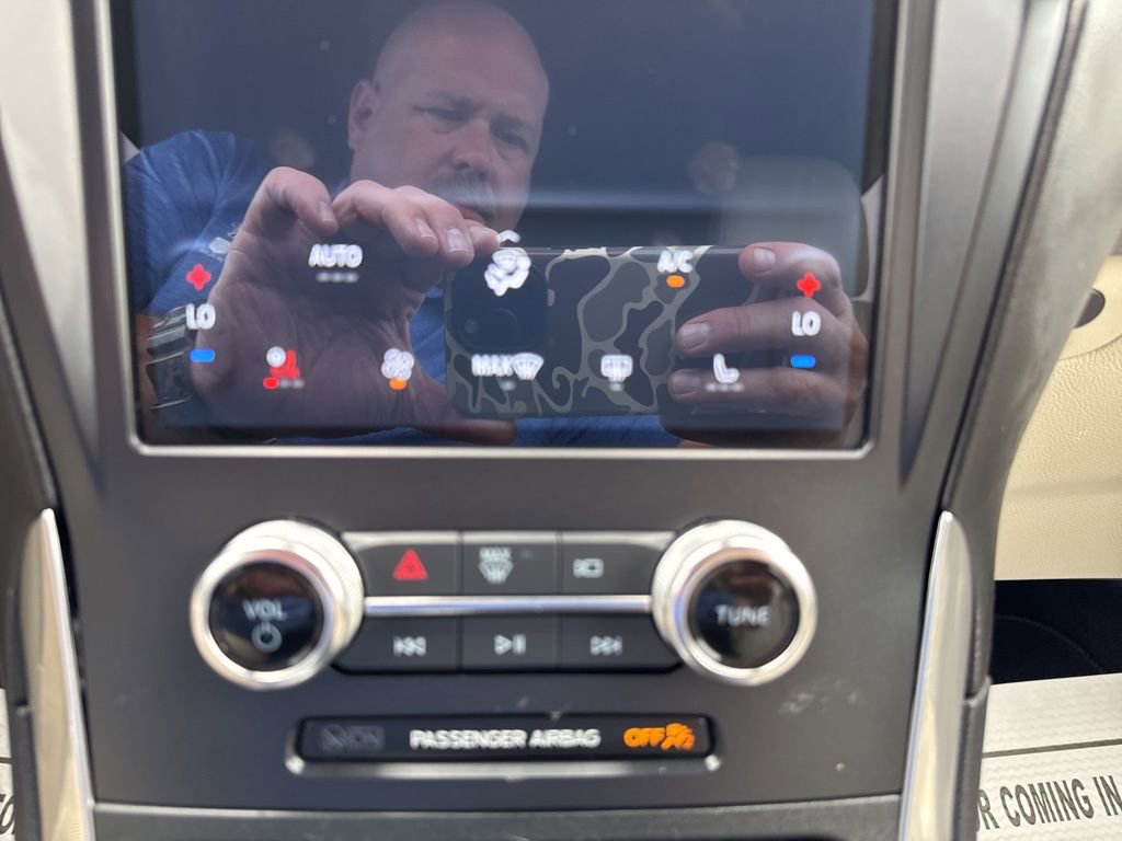 Used 2024 Ford Edge Titanium image 24