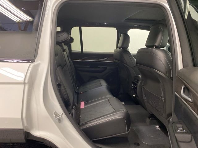 Used 2026 Jeep Grand Cherokee Laredo AWD/4WD image 26