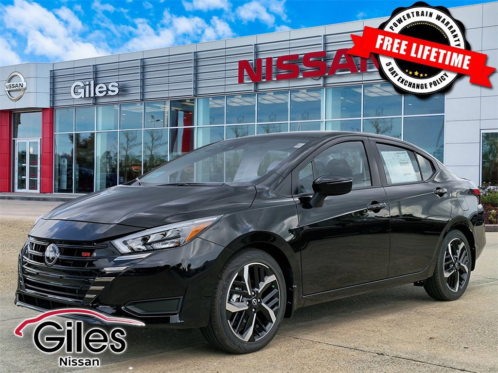 New 2025 Nissan Versa SR w/ Trunk Package