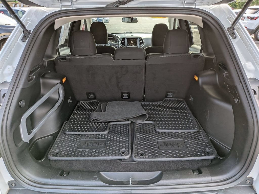 Used 2015 Jeep Cherokee Latitude w/ Cold Weather Group FWD image 10