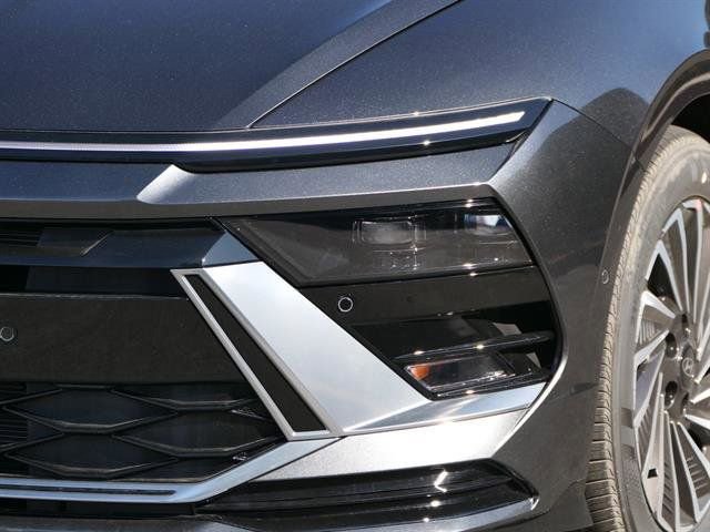 New 2025 Hyundai Sonata Limited image 9