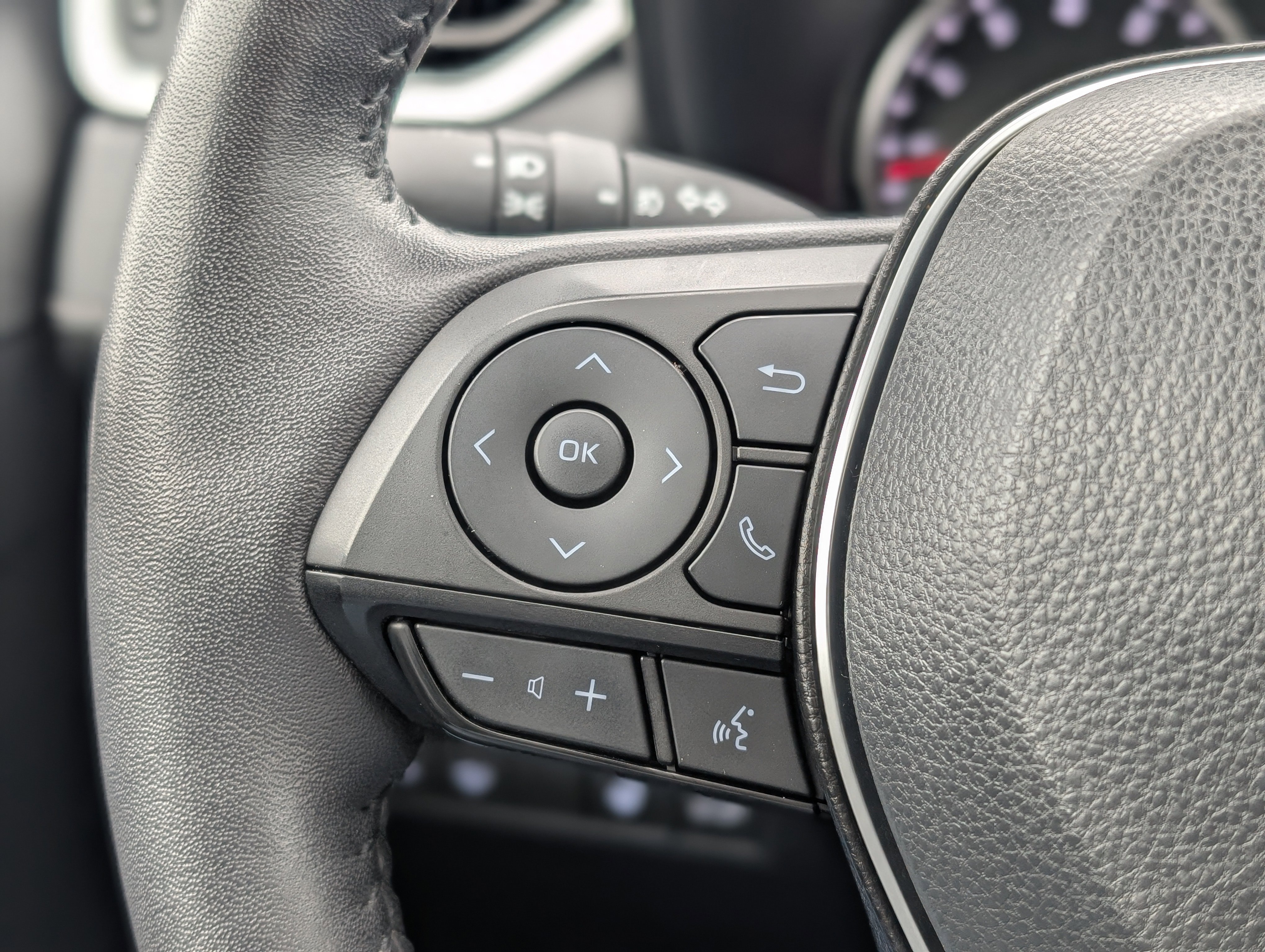 Used 2022 Toyota RAV4 XLE Premium image 20