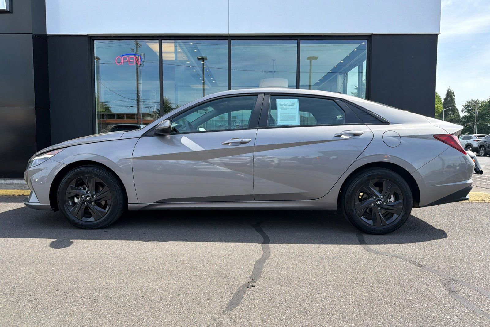 Used 2023 Hyundai Elantra SEL FWD image 9