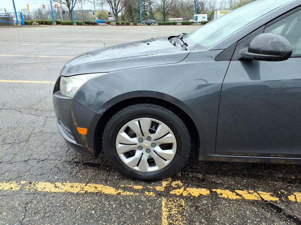 Used 2013 Chevrolet Cruze LS FWD image 21