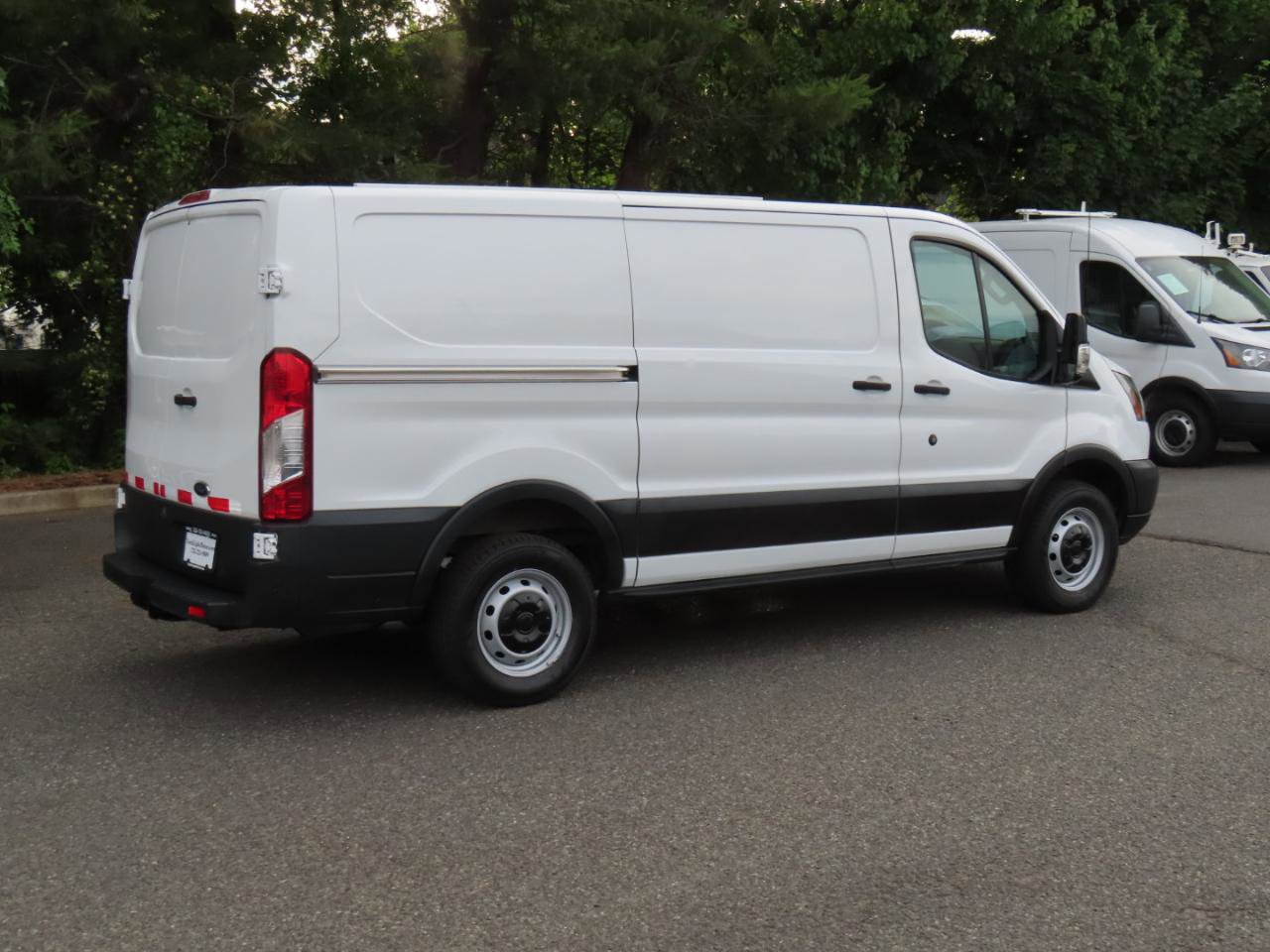 Used 2016 Ford Transit 250 130 Low Roof RWD image 6