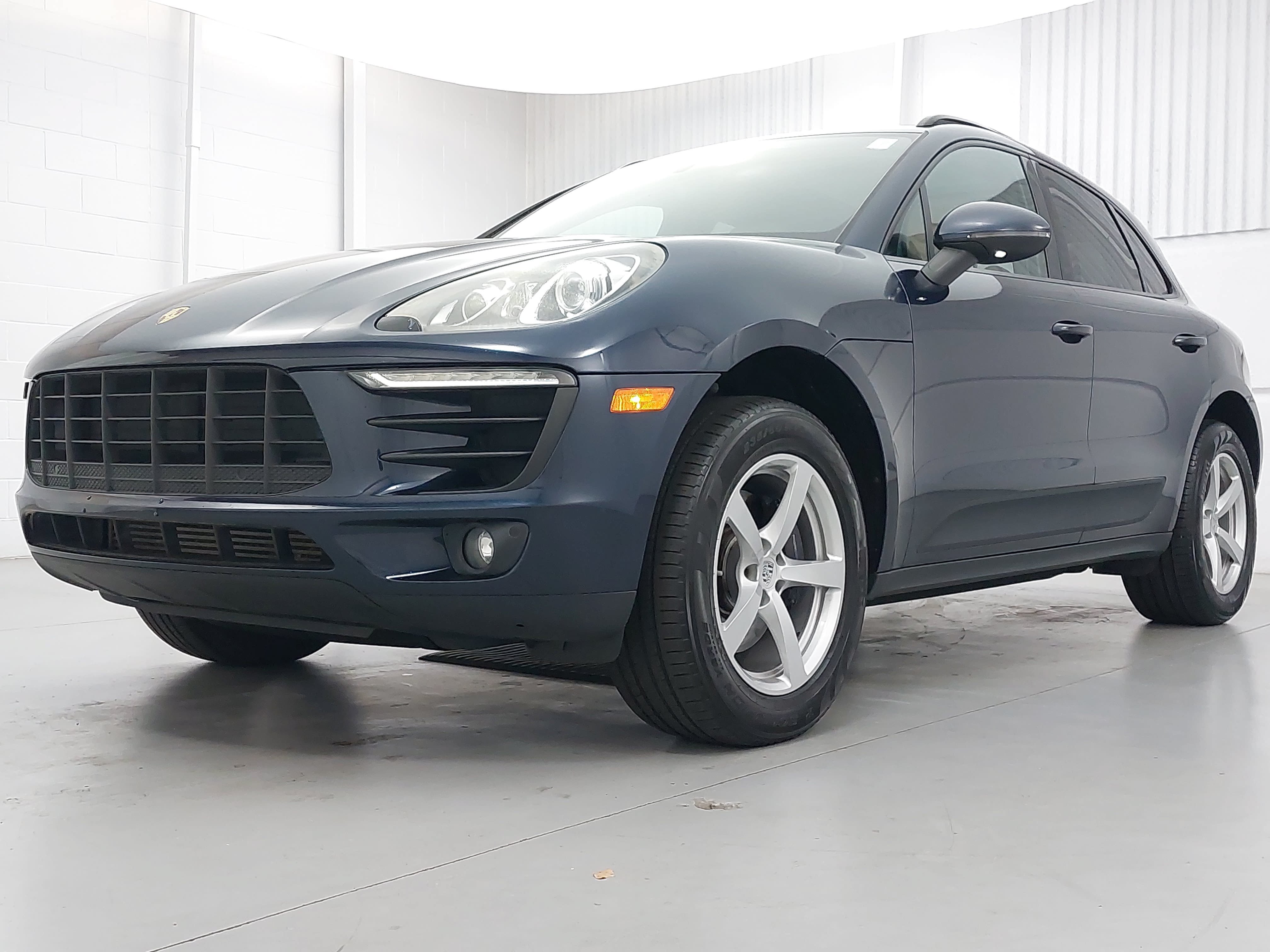 Used 2017 Porsche Macan AWD/4WD image 1