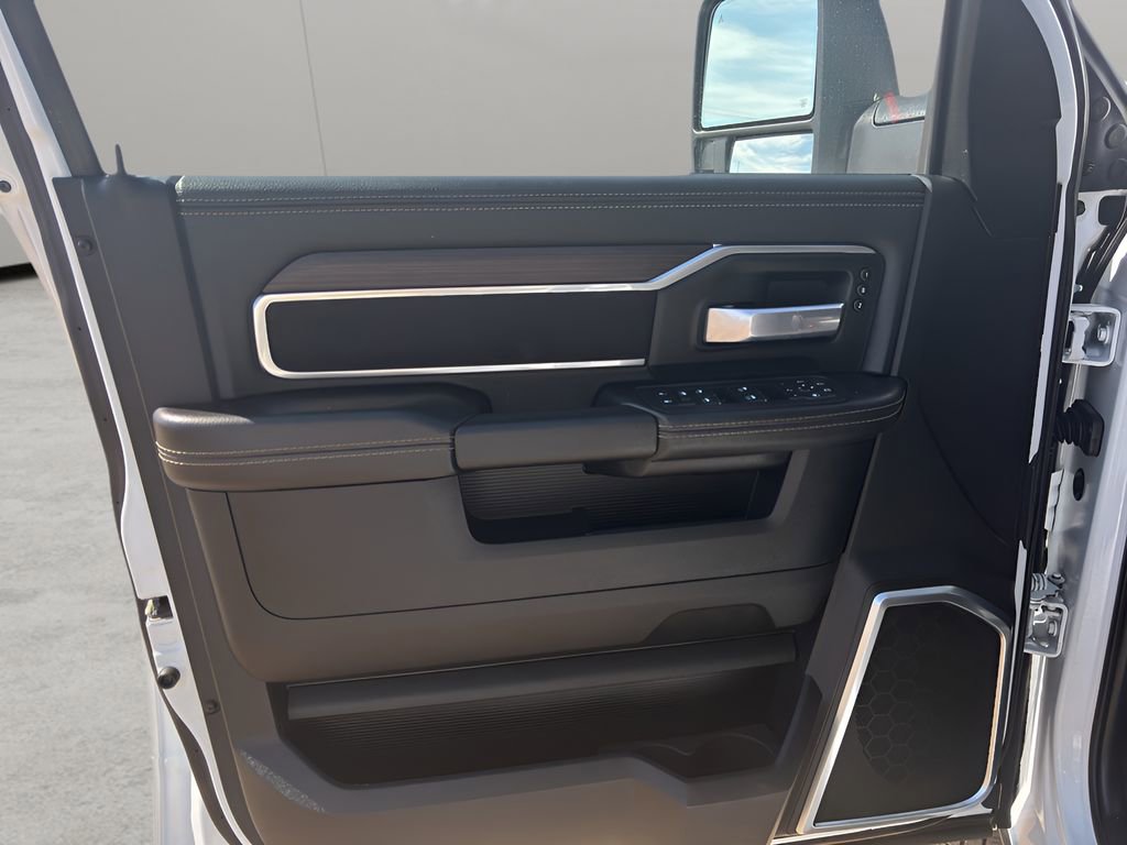 Used 2025 RAM 3500 Laramie AWD/4WD image 19