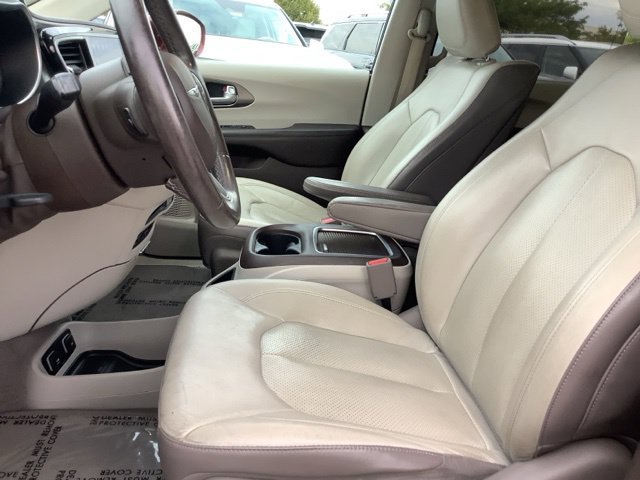 Used 2018 Chrysler Pacifica Touring-L Plus FWD image 16