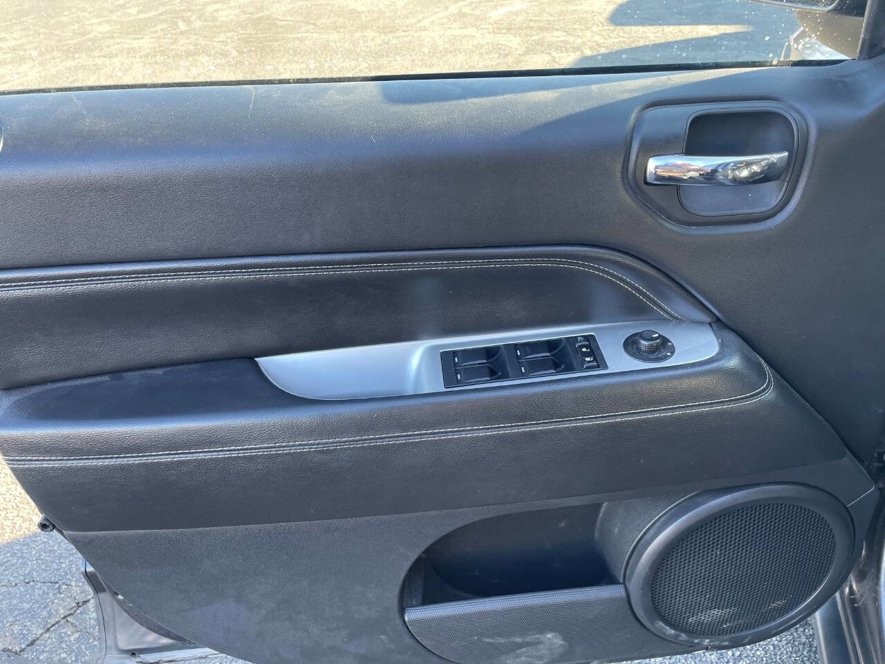 Used 2017 Jeep Compass High Altitude AWD/4WD image 4