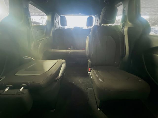 Used 2021 Chrysler Pacifica Touring w/ Uconnect Theater Family Group FWD image 26