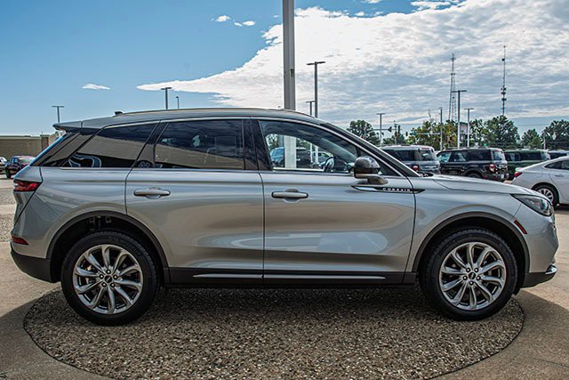 Used 2022 Lincoln Corsair AWD w/ Premium Package image 6
