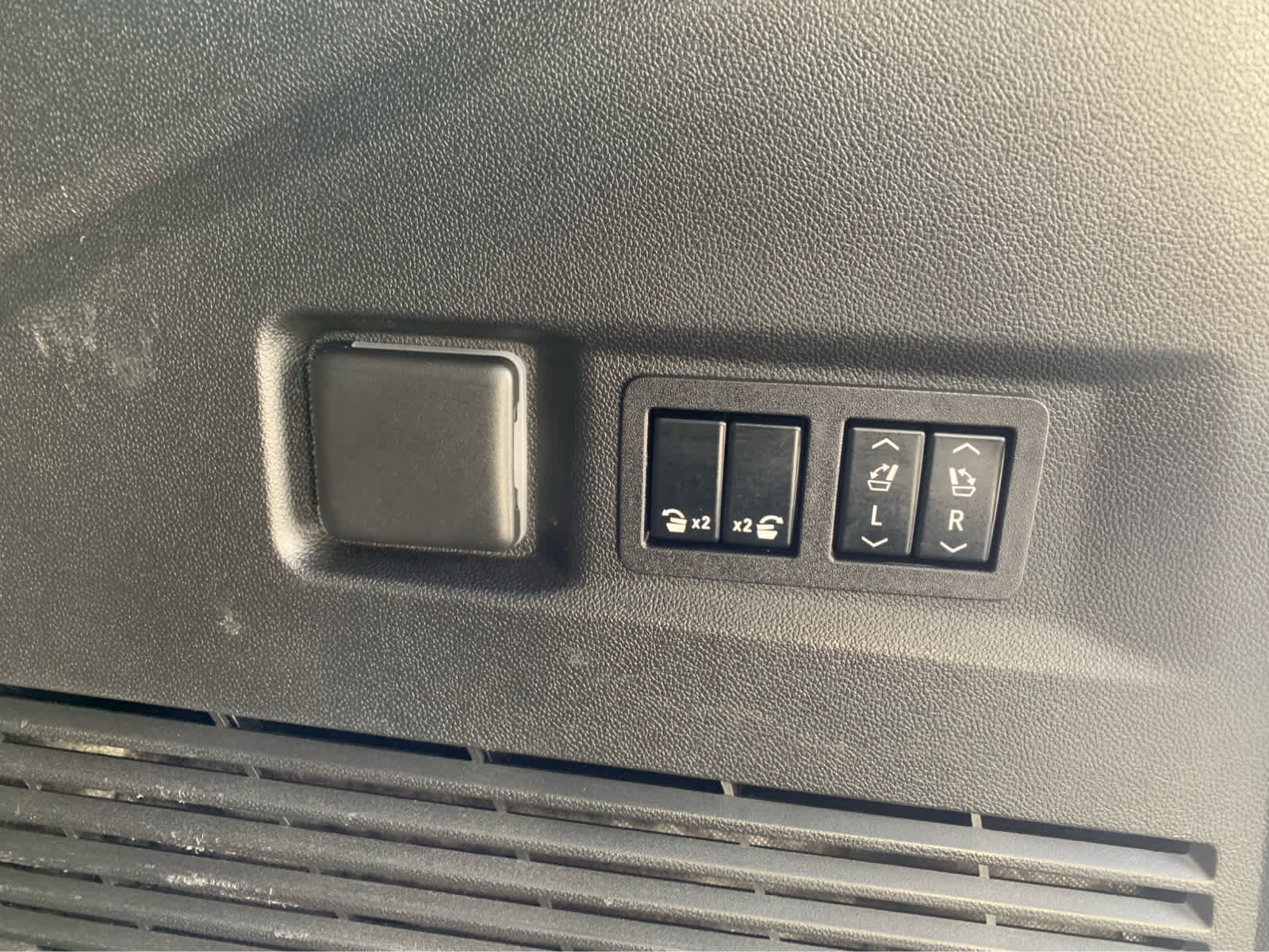 Used 2023 Chevrolet Tahoe High Country w/ Premium Package 2 image 7