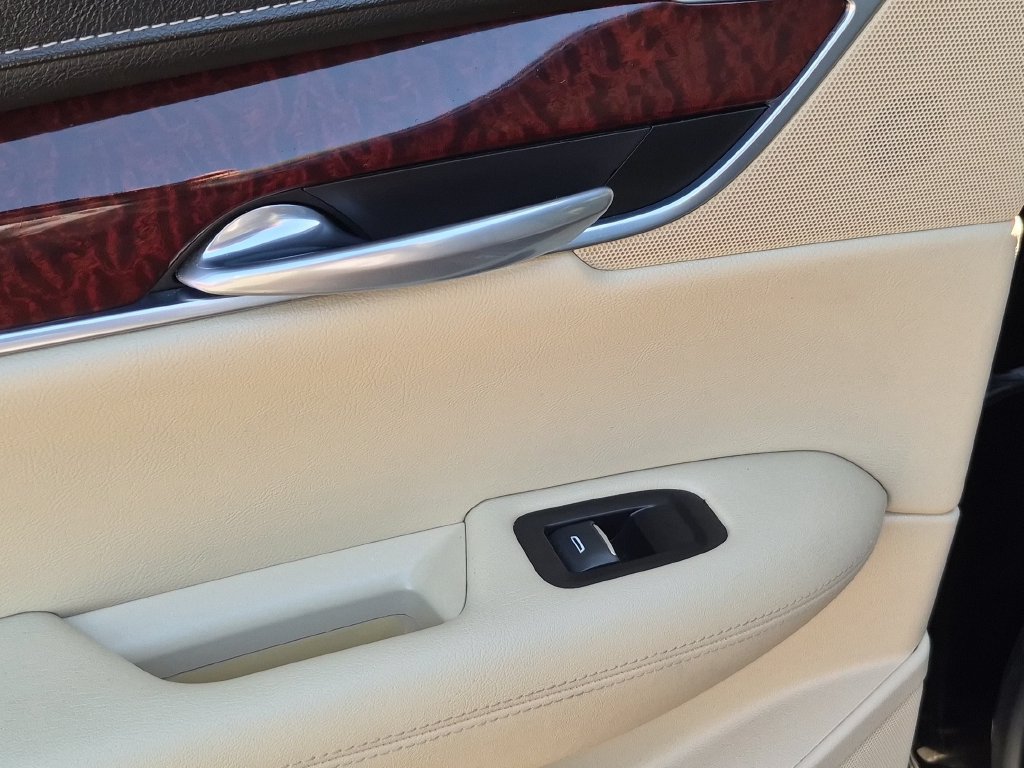 Used 2018 Cadillac XT5 Luxury w/ Driver Awareness Package FWD image 18
