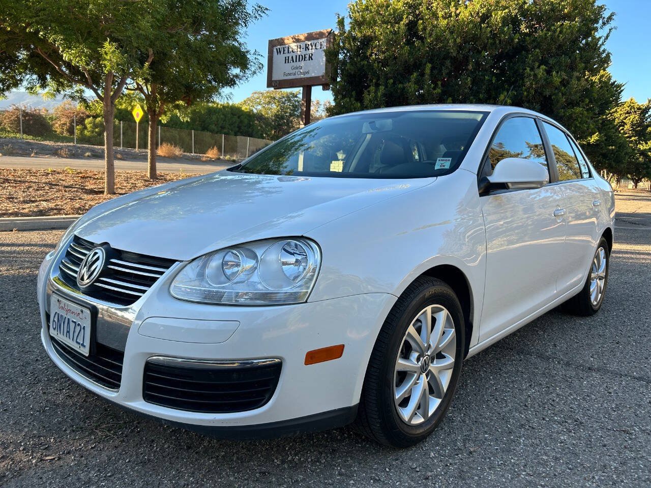 Used 2010 Volkswagen Jetta Limited Edition FWD image 1