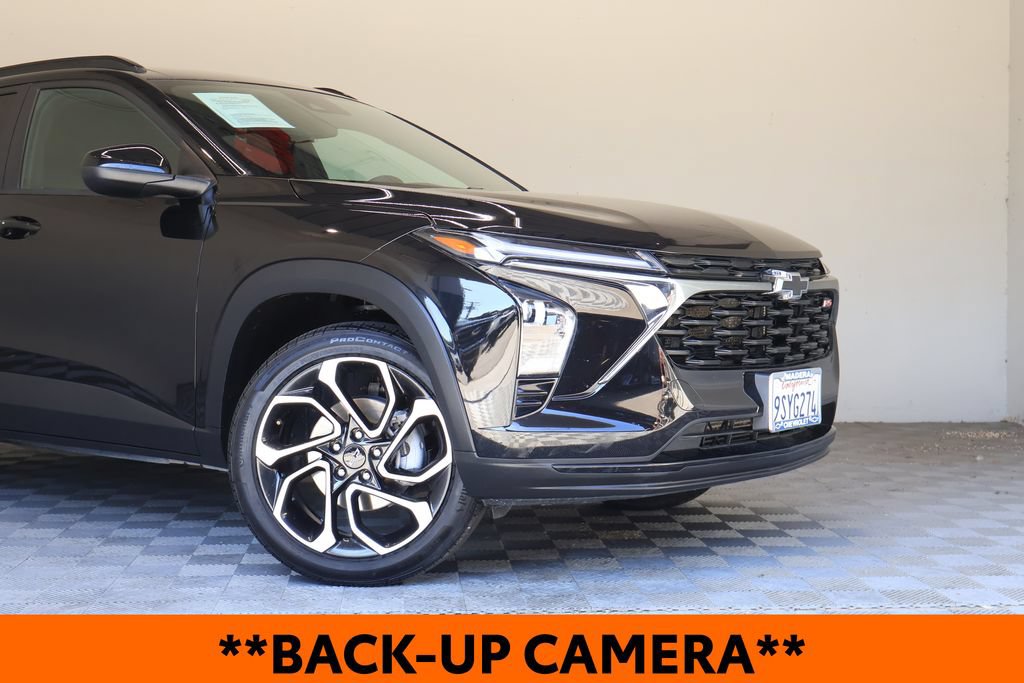 Used 2025 Chevrolet Trax RS w/ Driver Confidence Package FWD image 3