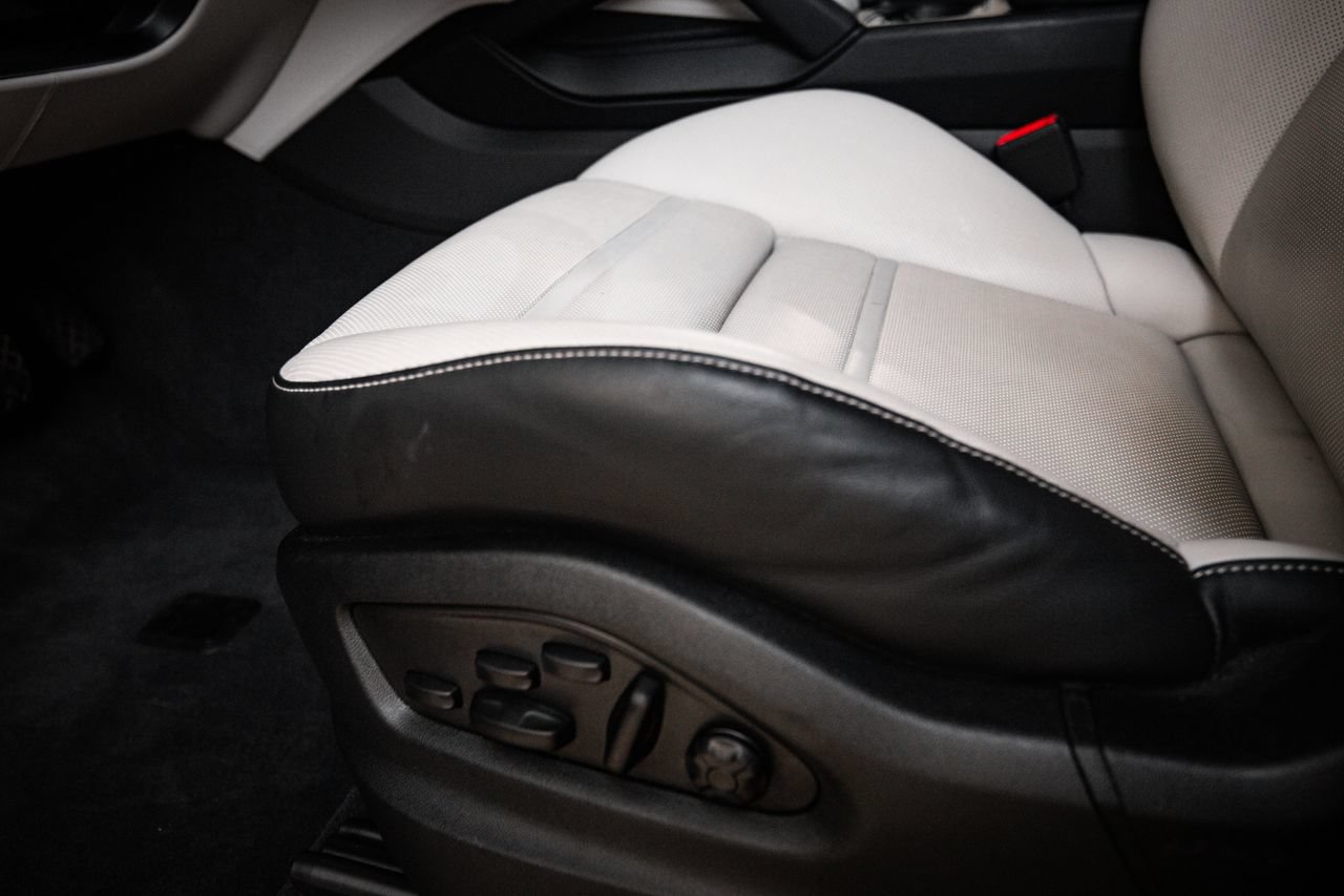 Certified 2025 Porsche Cayenne E-Hybrid AWD/4WD image 14
