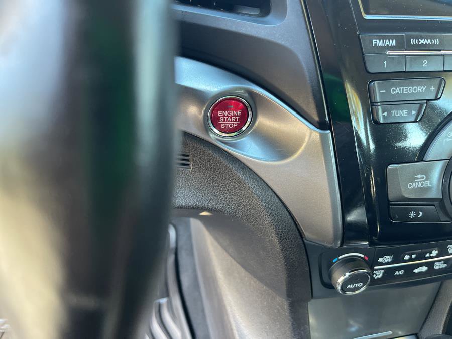Used 2013 Acura ILX Hybrid w/ Technology Package FWD image 39