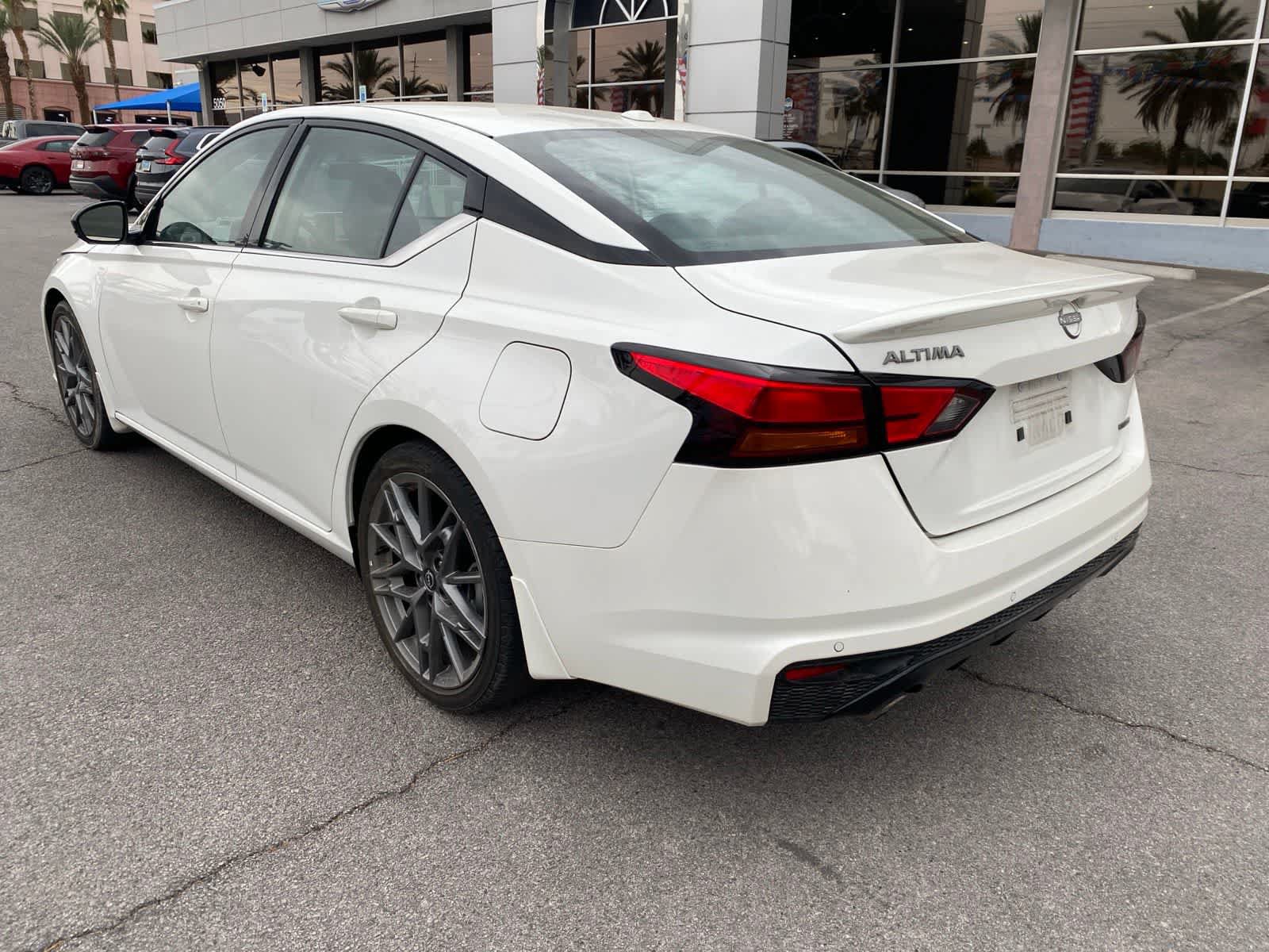 Used 2024 Nissan Altima 2.0 SR FWD image 8