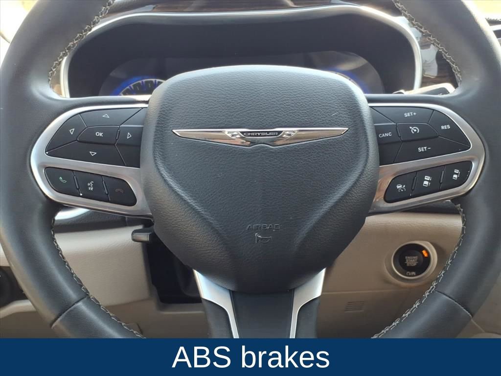 Used 2023 Chrysler Pacifica Limited image 10