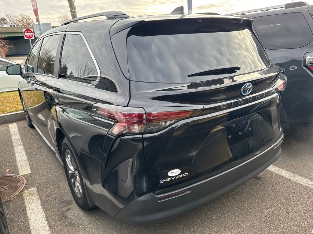 Used 2025 Toyota Sienna LE w/ LE Plus Package image 5