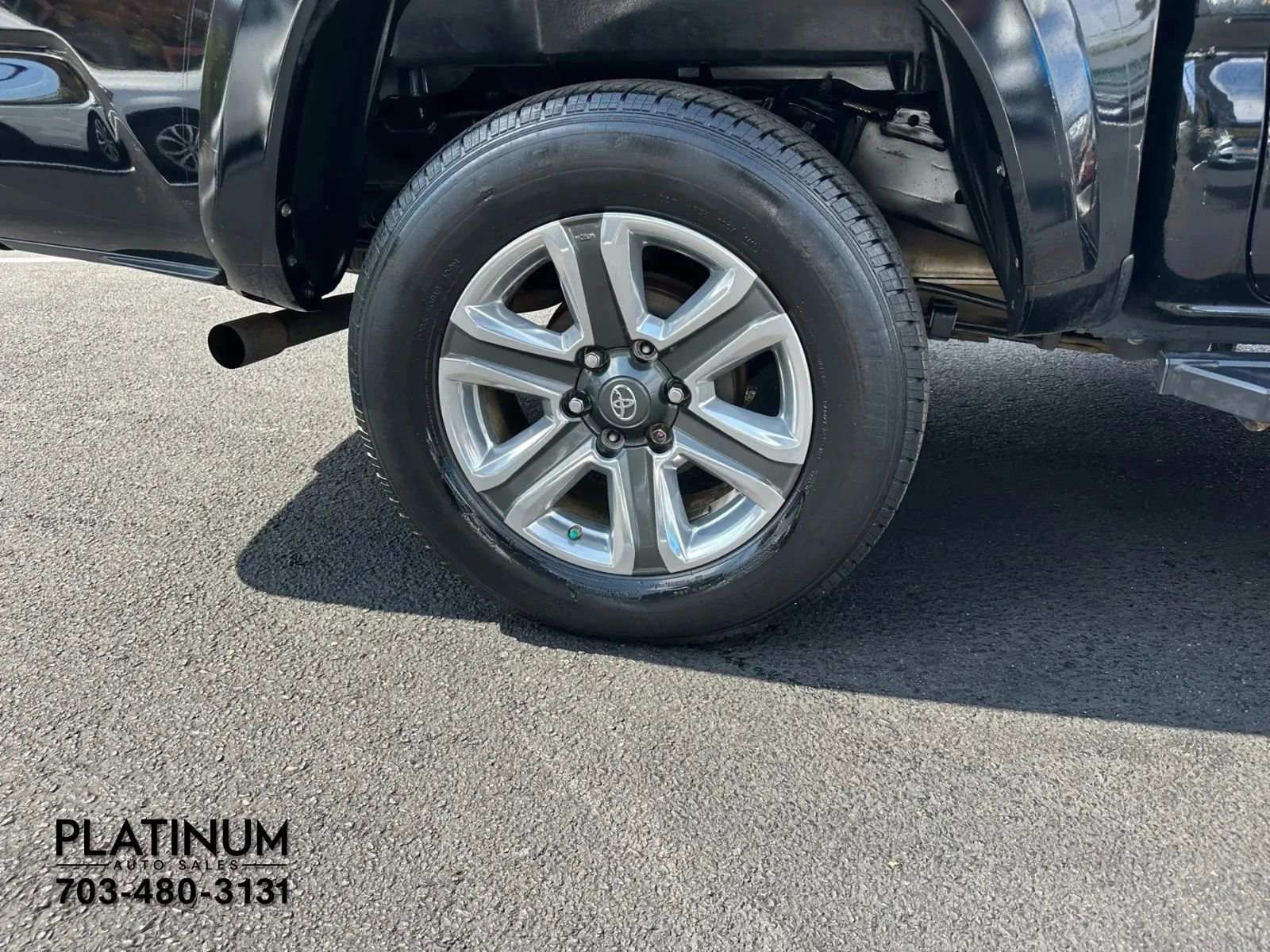 Used 2019 Toyota Tacoma Limited image 21