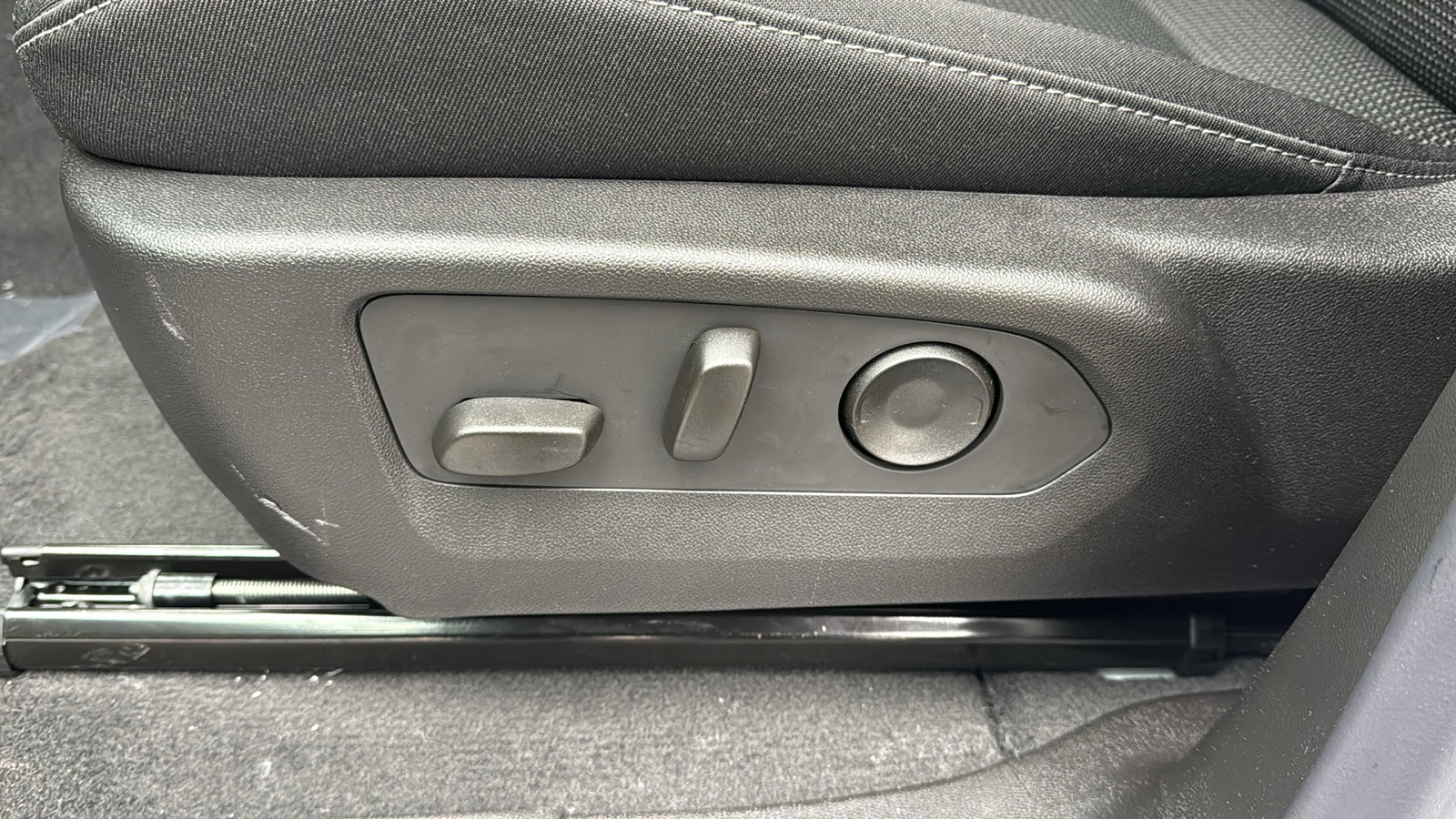 New 2026 GMC Canyon Elevation w/ Convenience Package image 9