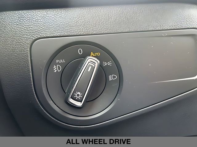 Used 2021 Volkswagen Tiguan SE R-Line w/ 3rd Row Seat Package image 22