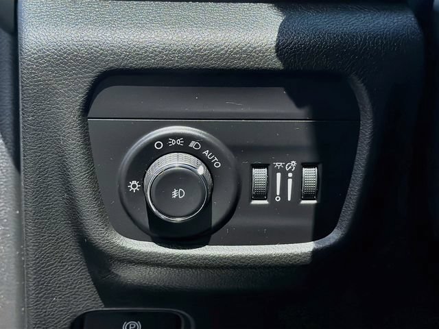 Used 2023 Jeep Grand Cherokee L Limited w/ Black Appearance Package RWD image 11