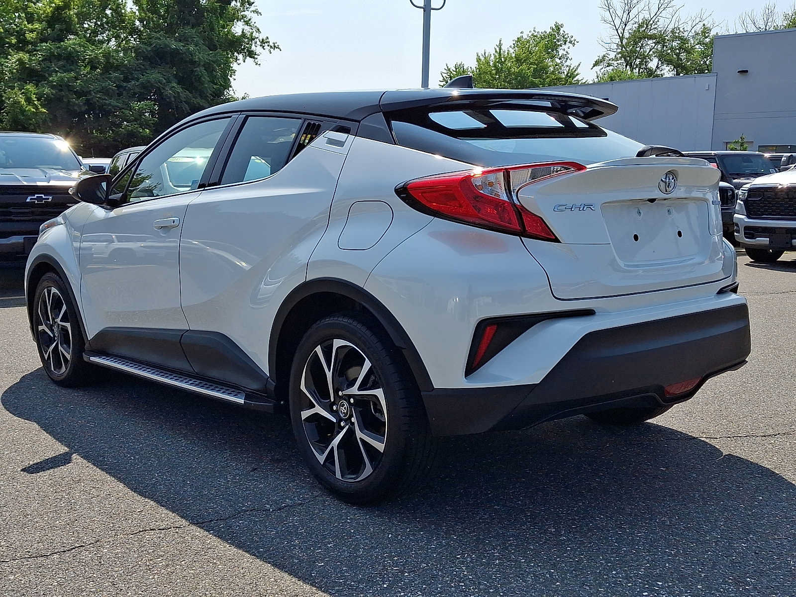 Used 2019 Toyota C-HR Limited FWD image 4