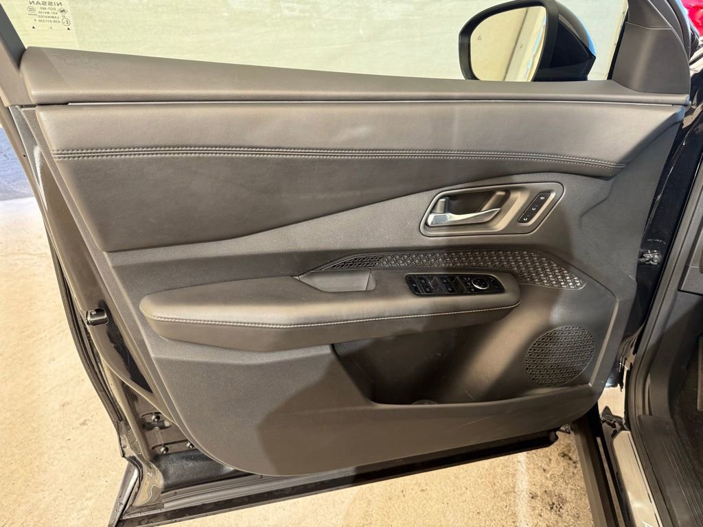 Used 2024 Nissan Ariya FWD image 27