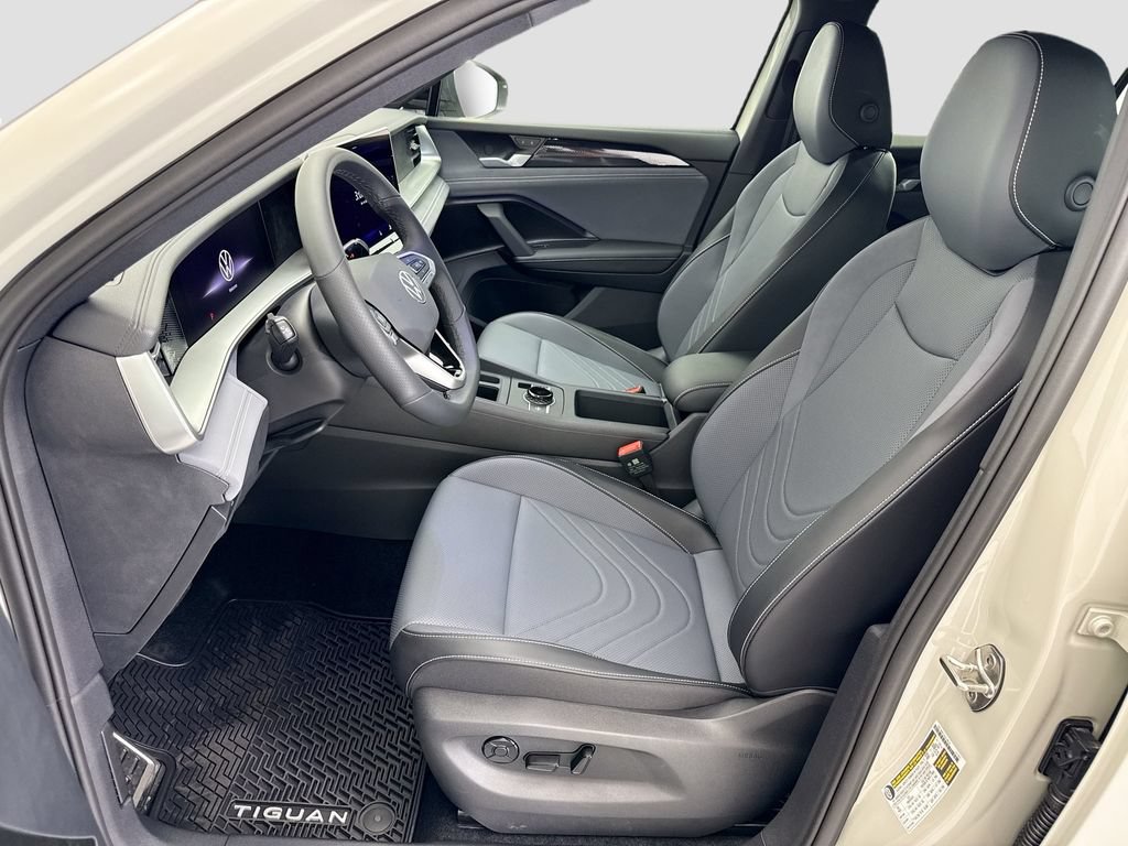 New 2026 Volkswagen Tiguan SE R-Line FWD image 17