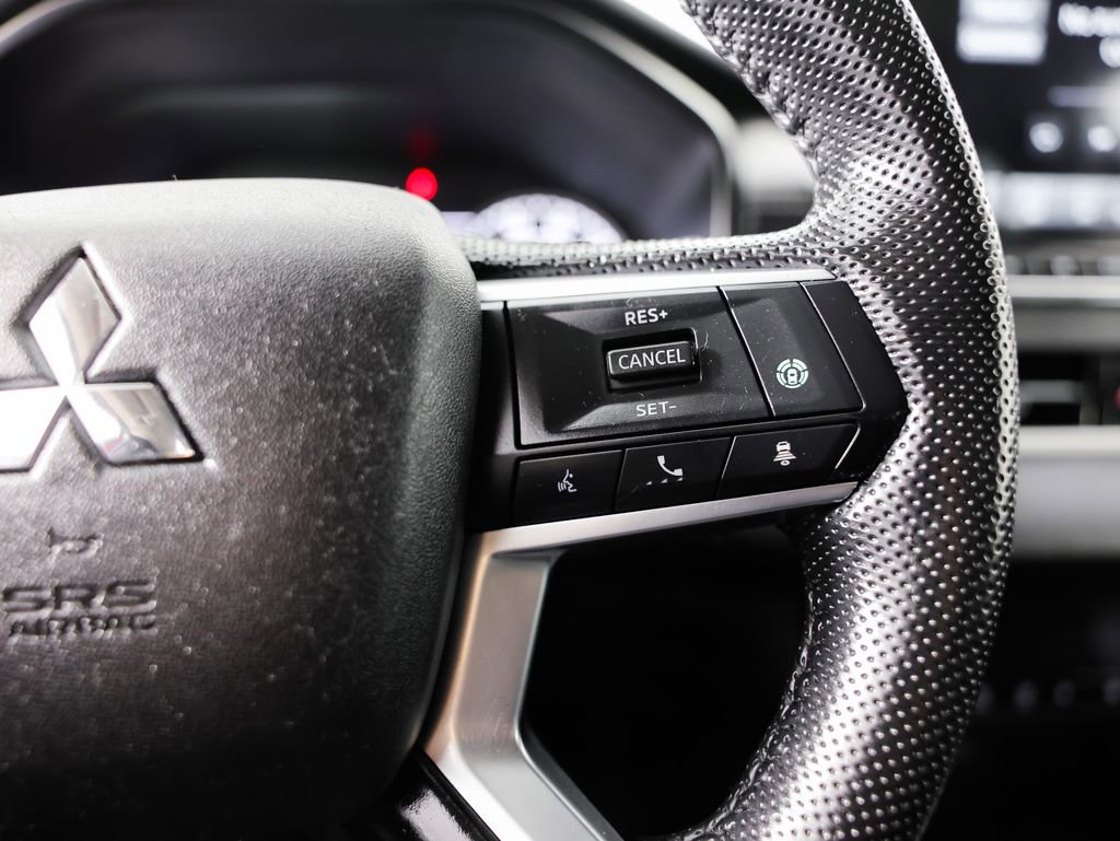 Used 2022 Mitsubishi Outlander SE image 35