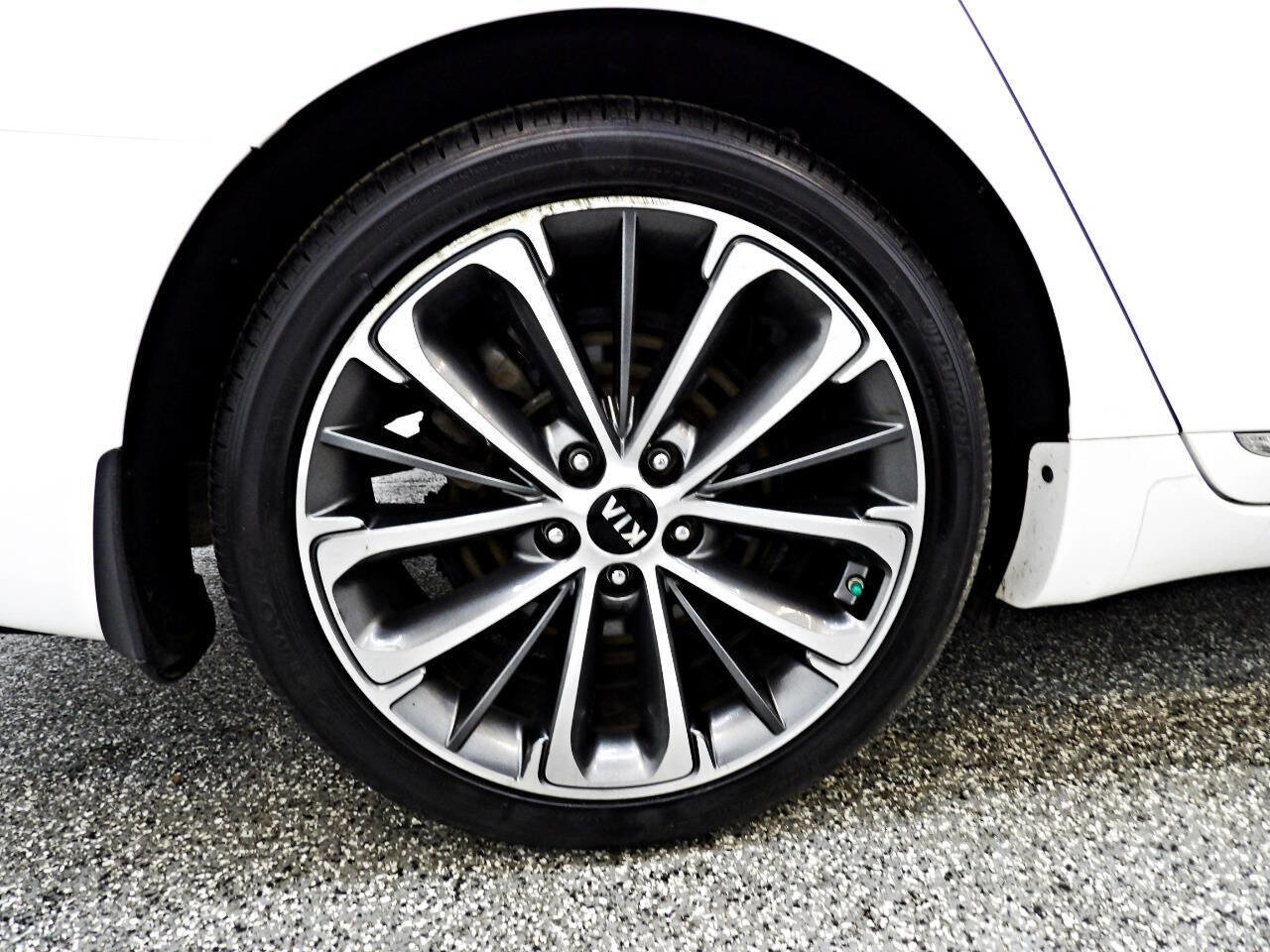 Used 2017 Kia Cadenza Technology FWD image 22