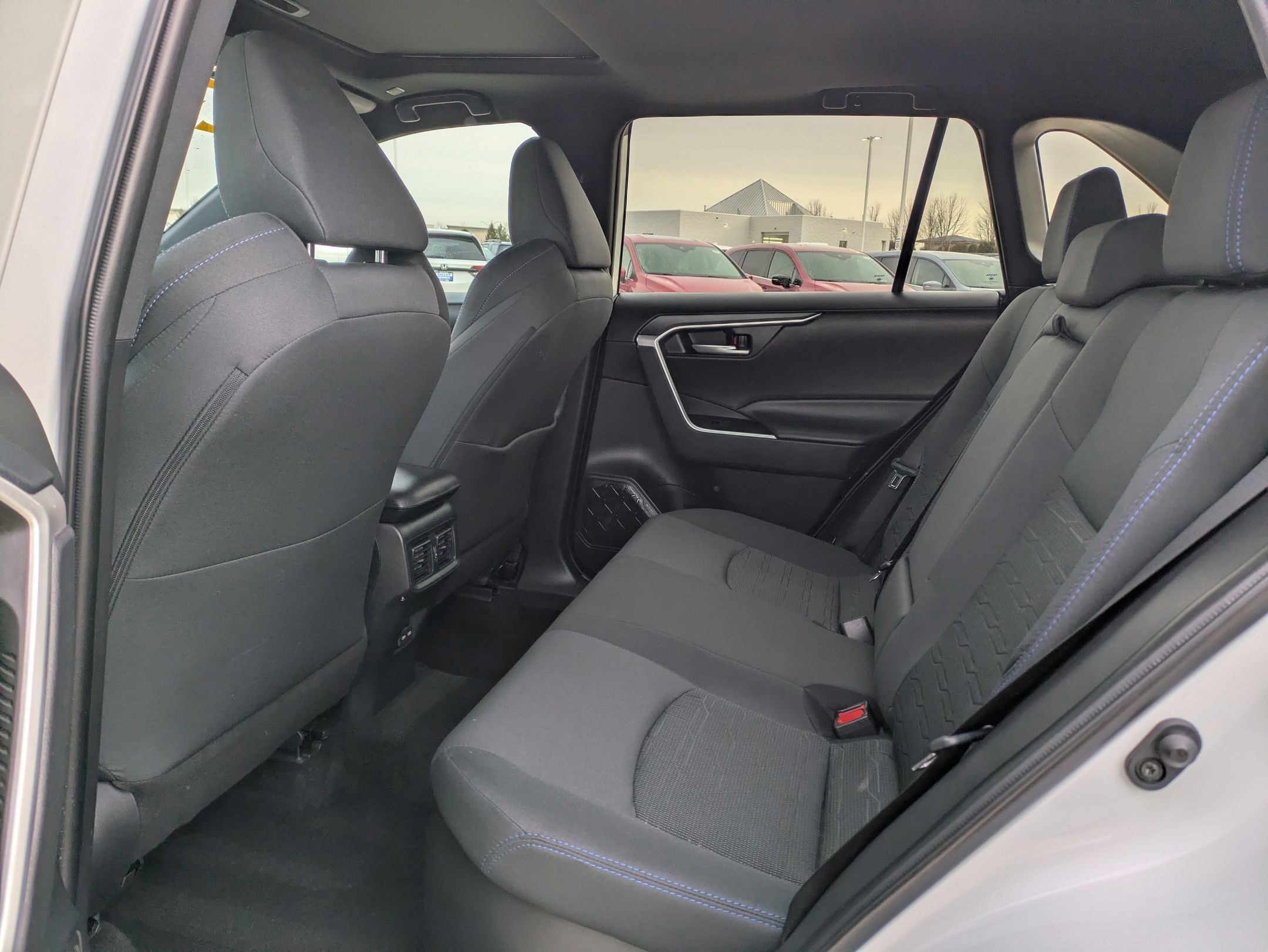 Used 2023 Toyota RAV4 SE w/ Convenience Package image 23