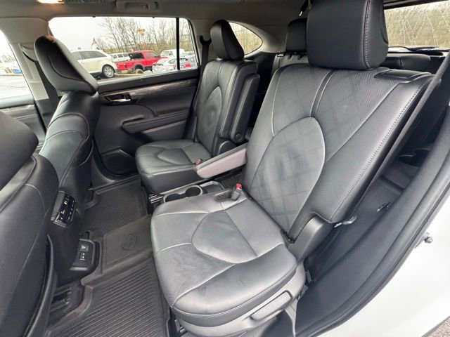 Used 2024 Toyota Highlander Platinum image 14