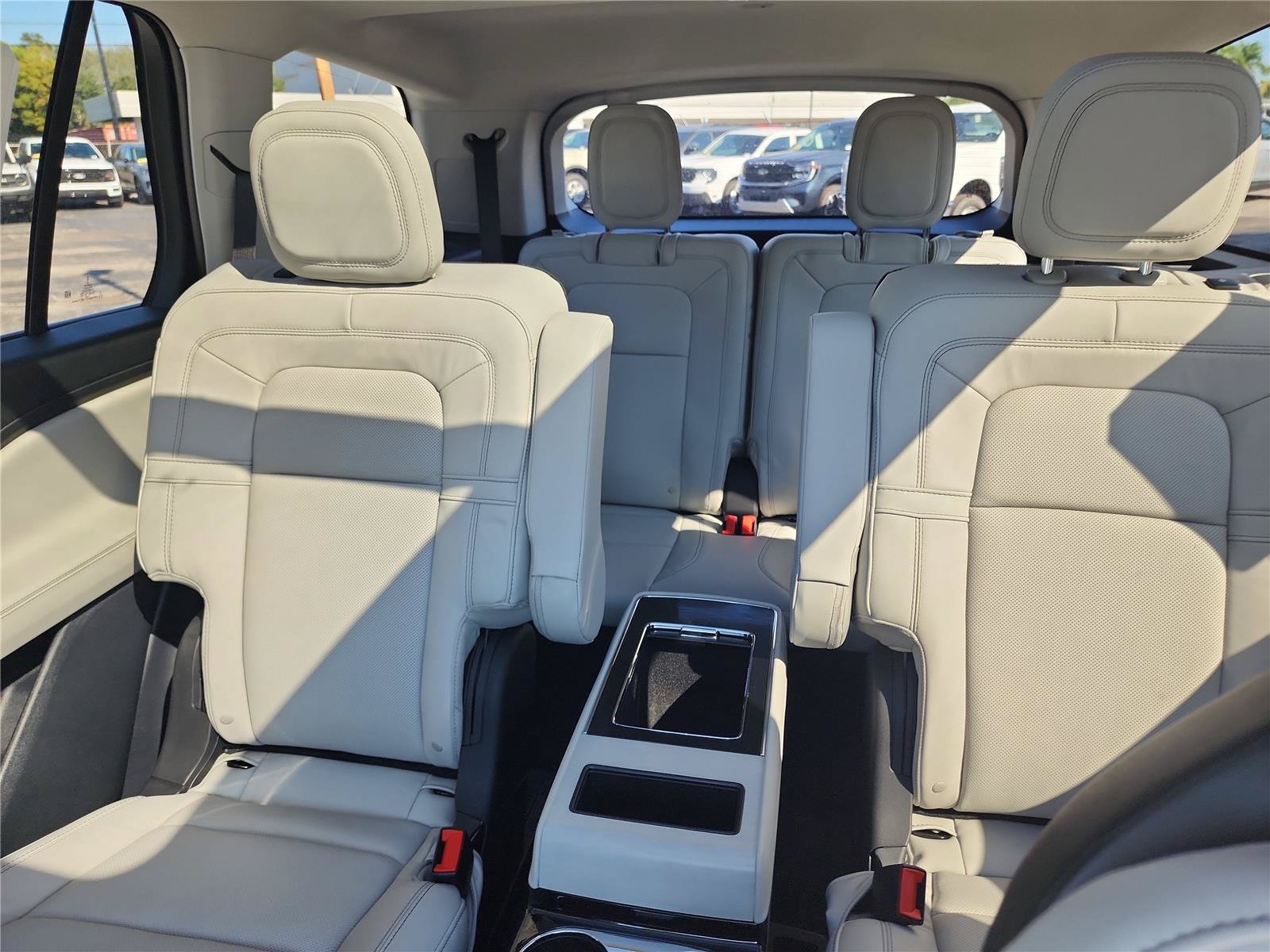 New 2026 Lincoln Aviator Reserve w/ Luxury Package RWD image 15
