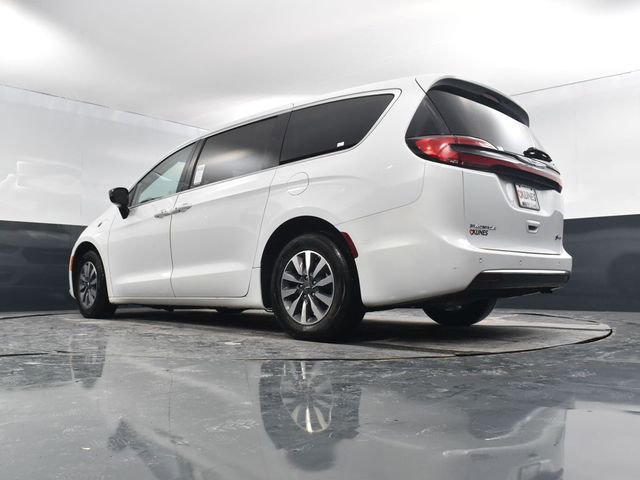 Used 2024 Chrysler Pacifica Select image 56