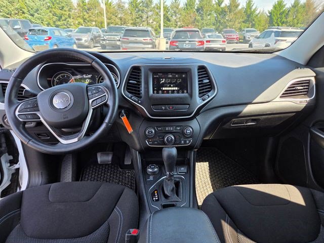 Used 2020 Jeep Cherokee Latitude w/ Cold Weather Group AWD/4WD image 5