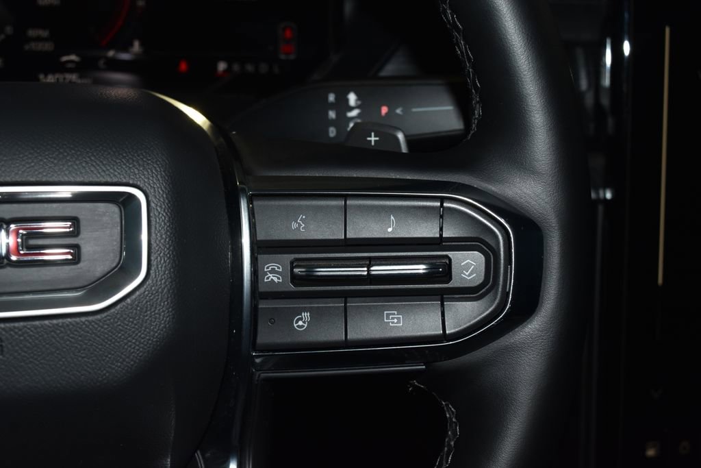 Used 2025 GMC Acadia Elevation image 10
