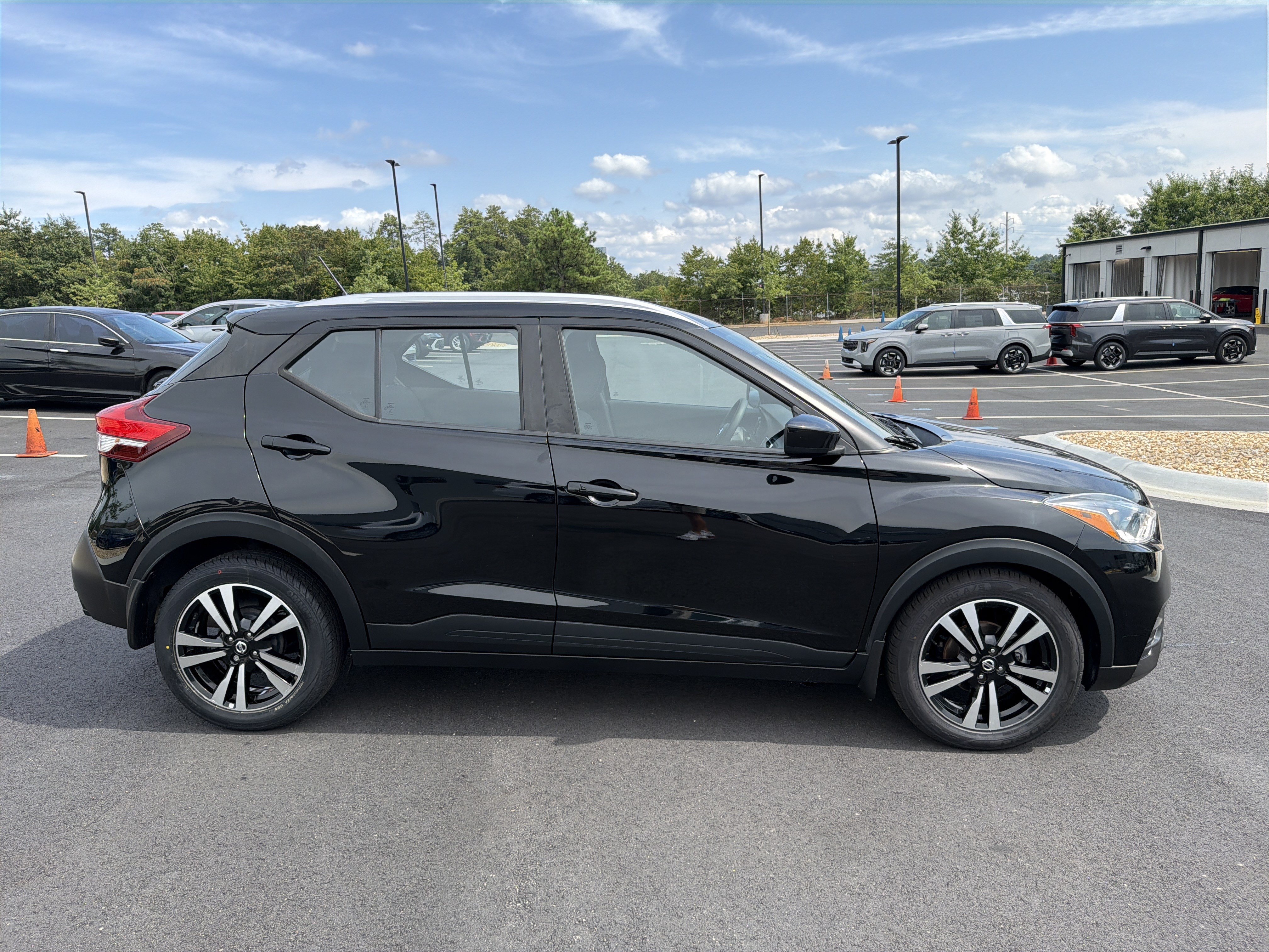 Used 2020 Nissan Kicks SV FWD image 8