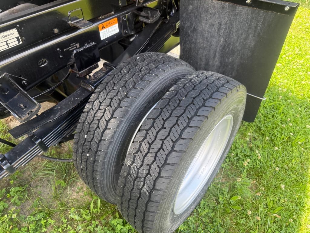 New 2024 RAM 5500 Tradesman RWD image 36