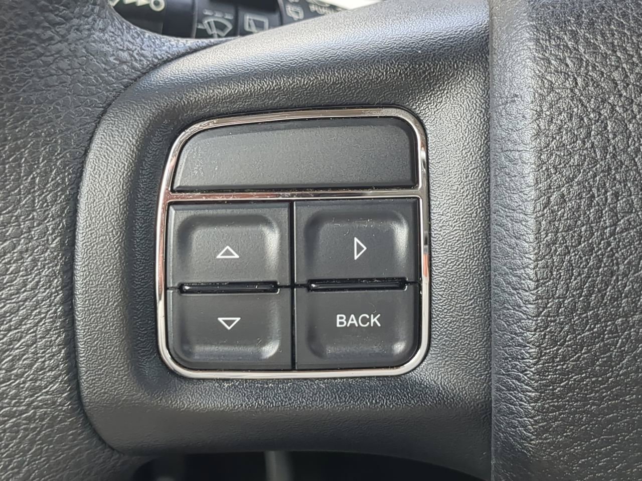 Used 2015 Dodge Journey SXT w/ Flexible Seating Group image 22