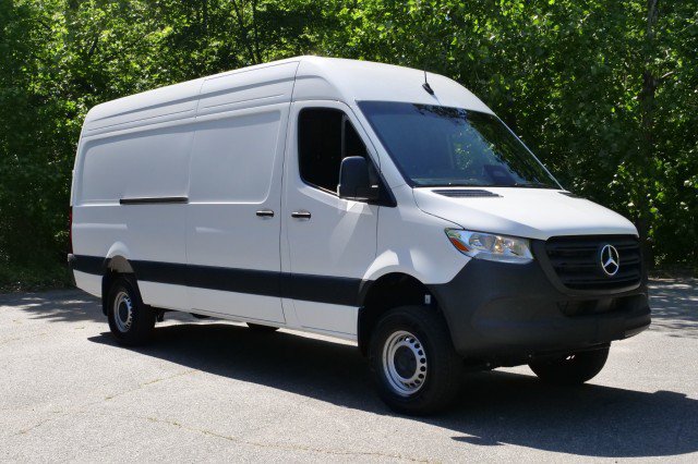 Used 2025 Mercedes-Benz Sprinter 2500 image 4