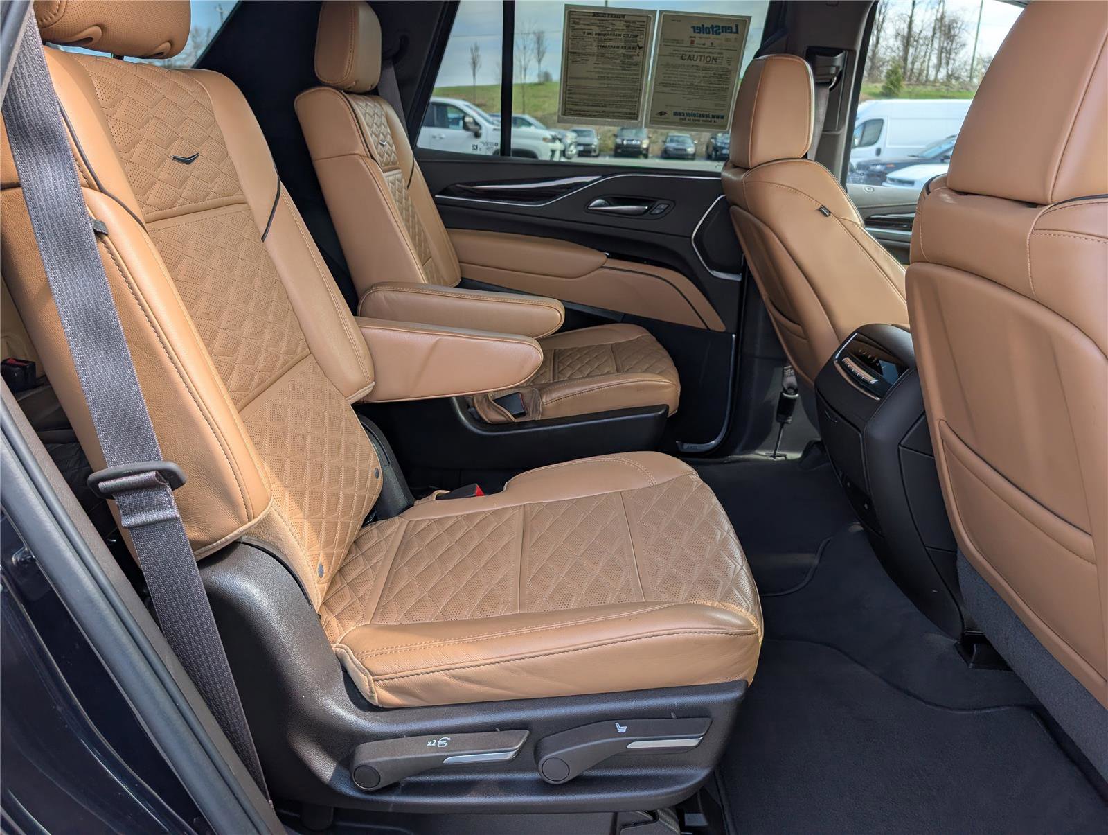 Used 2022 Cadillac Escalade Premium Luxury image 14