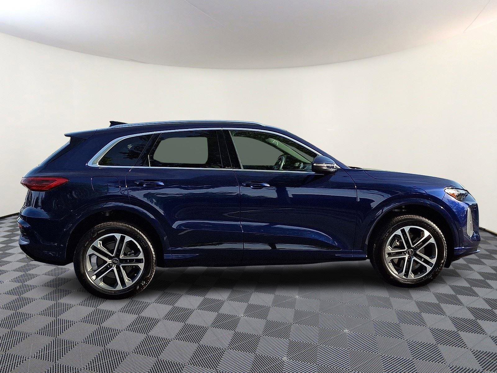 Used 2025 Audi Q5 Premium Plus w/ Premium Plus image 7